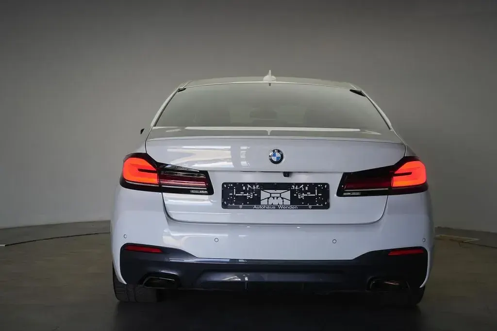 Gebraucht BMW 520 M Sport 190 PS (139 kW) 2022 Weiß Limousine