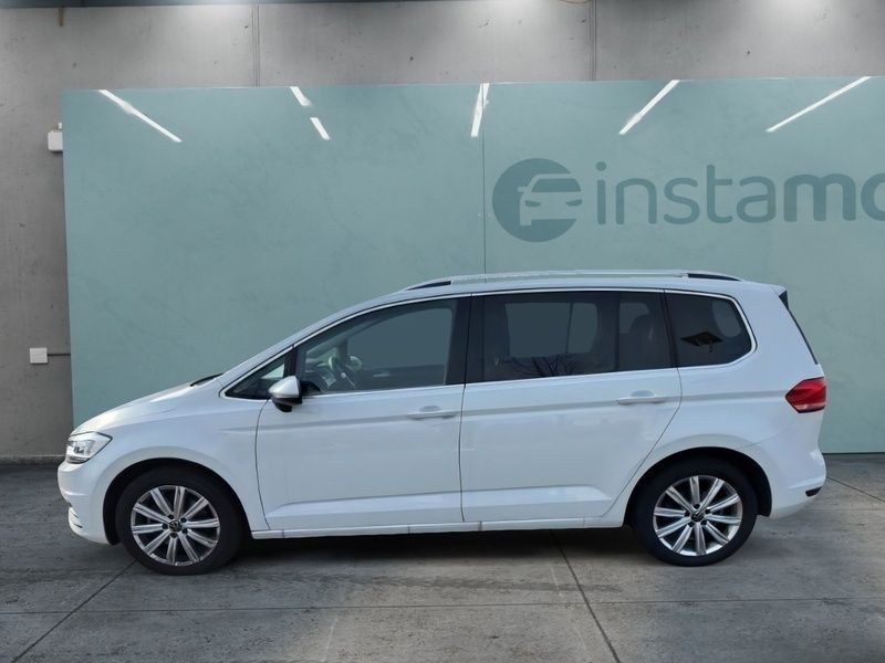 Weiß Gebraucht 2024 VW Touran Pro Van / Kleinbus | 36.099 € (Guter Preis) - Bild 1/3