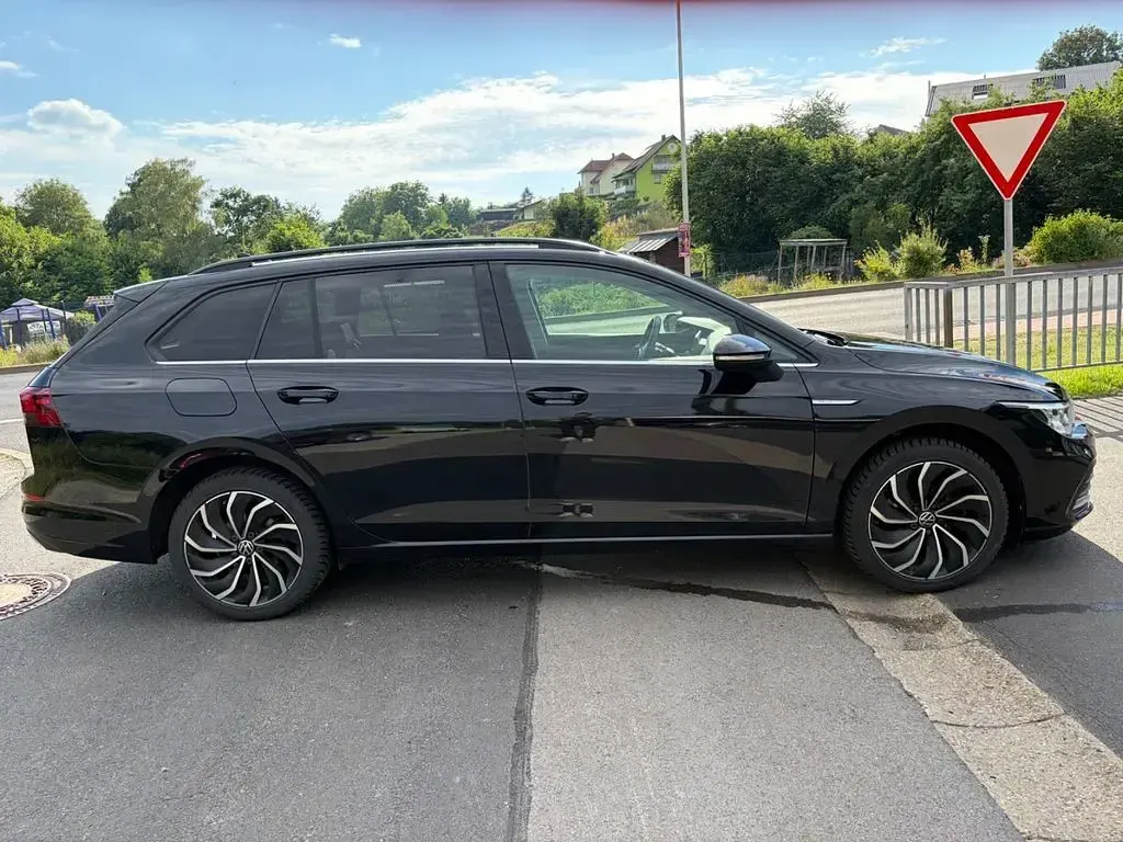 Gebraucht VW Golf VIII Style 150 PS (110 kW) 2022 Schwarz Kombi