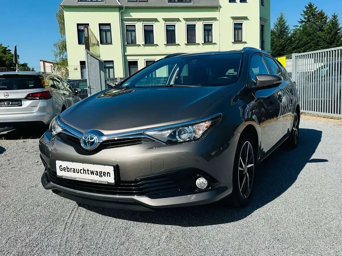 Gebraucht Toyota Auris Hybrid Edition-S 99 PS (72 kW) 2017 Gray metallic Kombi