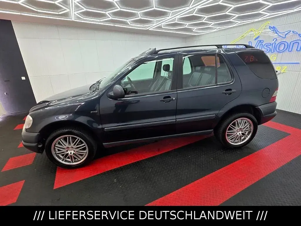 Gebraucht Mercedes ML320 218 PS (160 kW) 1999 Schwarz SUV