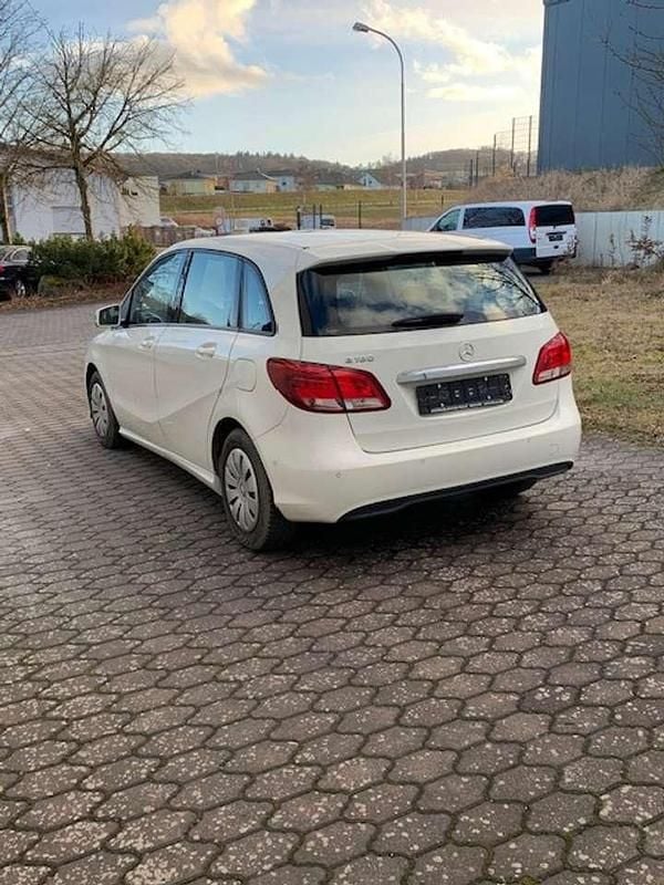 Gebraucht Mercedes B180 122 PS (89 kW) 2015 Van / Kleinbus