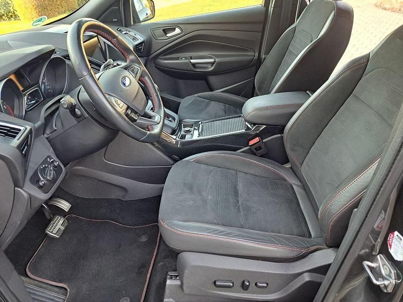 Gebraucht Ford Kuga ST-Line 179 PS (131 kW) 2019 Grau SUV