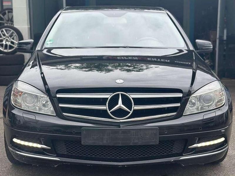 Schwarz unilack Gebraucht 2011 Mercedes C250 Limousine | 8.700 € (Fairer Preis) - Bild 1/4