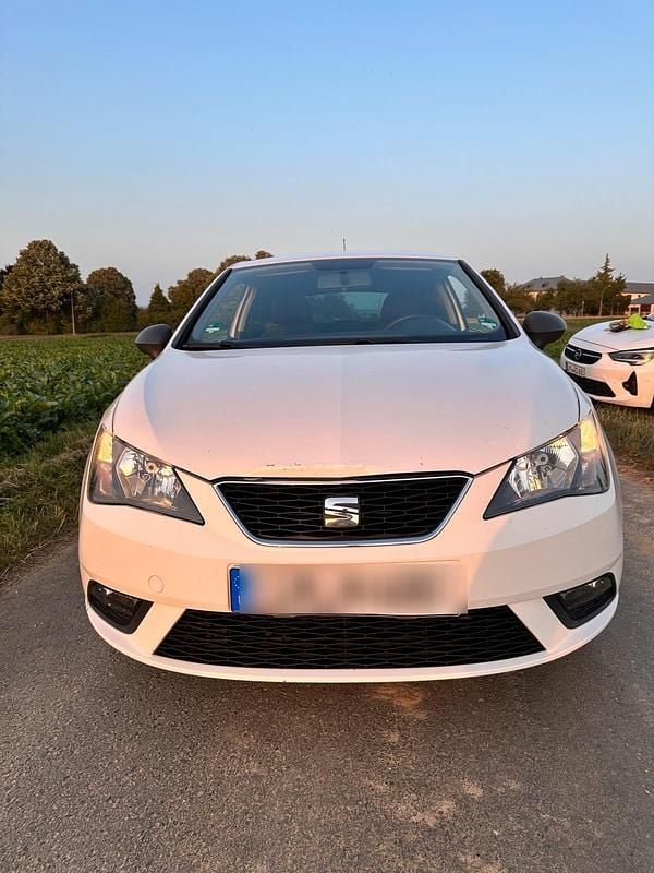 Weiß Gebraucht 2015 Seat Ibiza Kleinwagen | 4.999 € (Guter Preis) - Bild 1/4