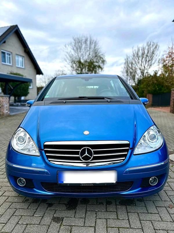 Blau Gebraucht 2006 Mercedes A180 Avantgarde Limousine | 2.400 € (Superpreis) - Bild 1/4