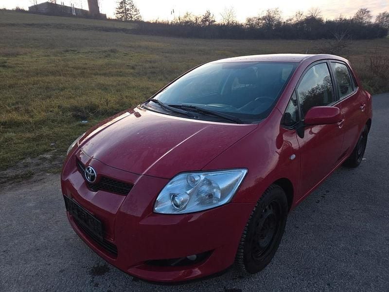 Rot Gebraucht 2007 Toyota Auris Sol Limousine | 2.990 € (Guter Preis) - Bild 1/4