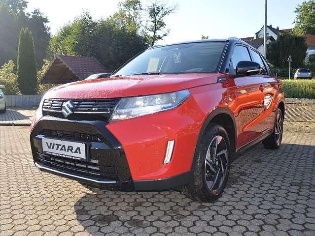 Bright red / cosmic black Neu 2025 Suzuki Vitara Comfort+ SUV | 28.990 € (Etwas zu teuer) - Bild 1/4