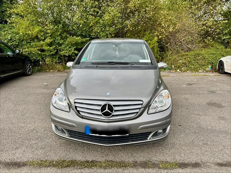 Braun Gebraucht 2005 Mercedes B170 Van / Kleinbus | 4.800 € (Teuer) - Bild 1/4