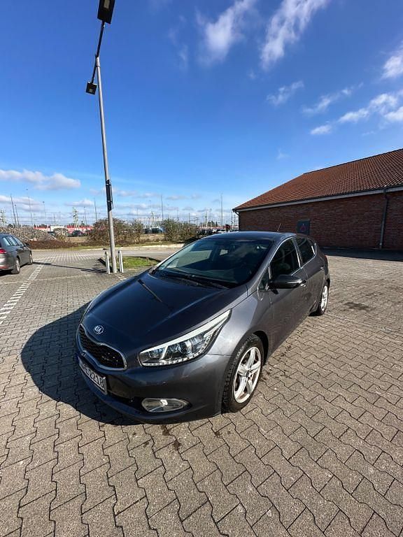 Usata Kia Ceed 110 CV (80 kW) 2015 Grigio Utilitaria