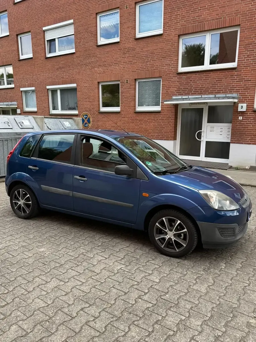 Używany Ford Fiesta 60 KM (44 kW) 2007 Niebieski Hatchback