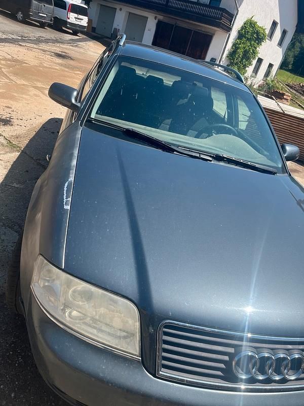 Grau Gebraucht 2002 Audi A6 Kombi | 900 € (Superpreis) - Bild 1/4