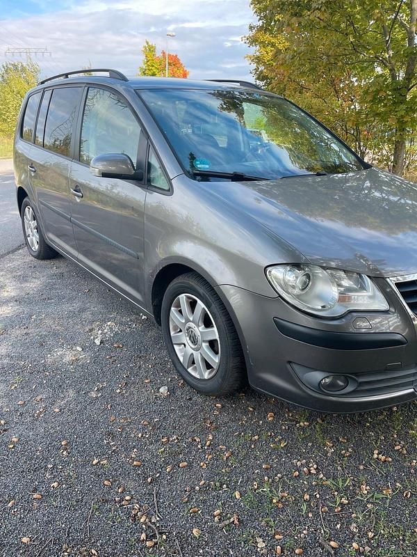 Grau Gebraucht 2008 VW Touran Van / Kleinbus | 3.490 € (Guter Preis) - Bild 1/4