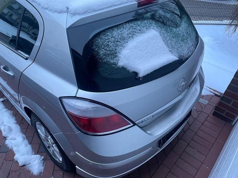 Gebraucht Opel Astra Sport 105 PS (77 kW) 2005 Silber Limousine