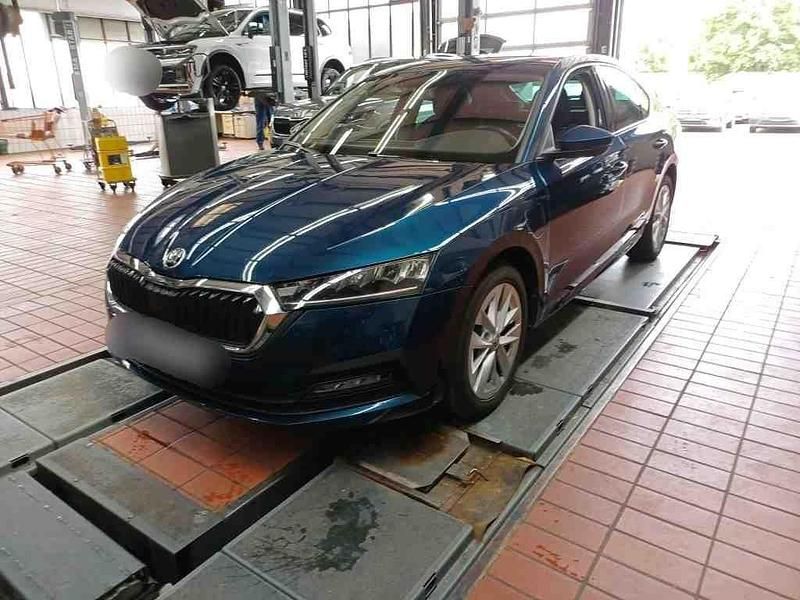 Blau Gebraucht 2022 Skoda Octavia Ambition Limousine | 18.490 € (Guter Preis) - Bild 1/4