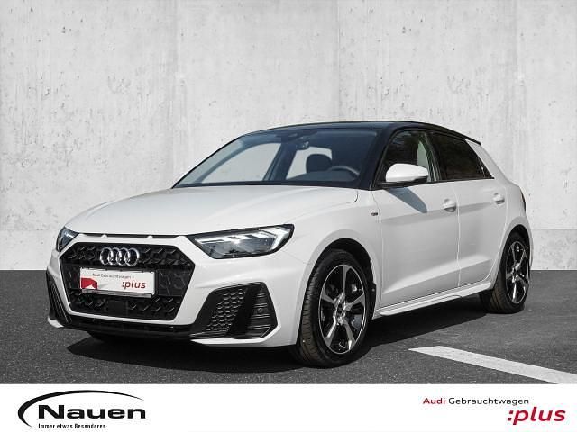 Gletscherweiß metallic Gebraucht 2024 Audi A1 Sportback S-Line Kleinwagen | 23.980 € (Fairer Preis) - Bild 1/3