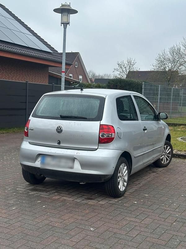 Gebraucht VW Fox 54 PS (39 kW) 2009 Grau Kleinwagen