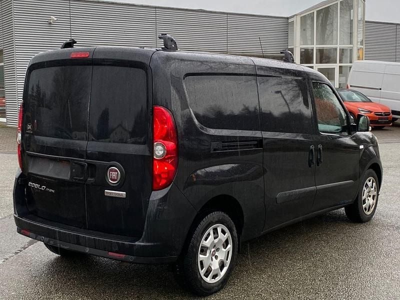 Gebraucht Fiat Doblò 95 PS (69 kW) 2022 Schwarz Van / Kleinbus
