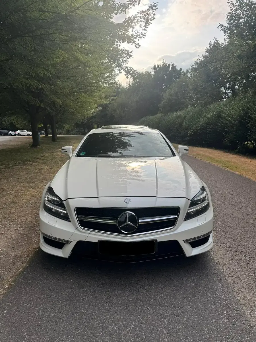 Gebraucht Mercedes CLS63 AMG AMG 557 PS (409 kW) 2013 Weiß Coupé