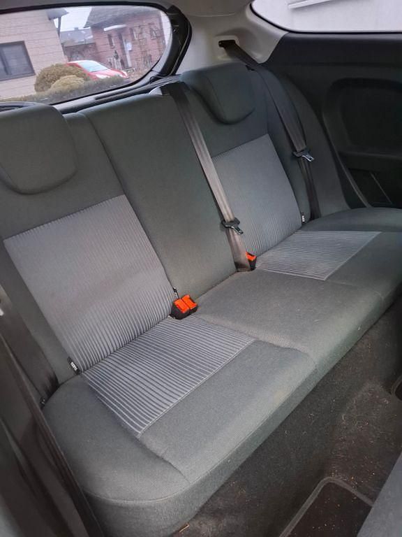 Gebraucht Ford Fiesta Trend 60 PS (44 kW) 2010 Weiß Limousine