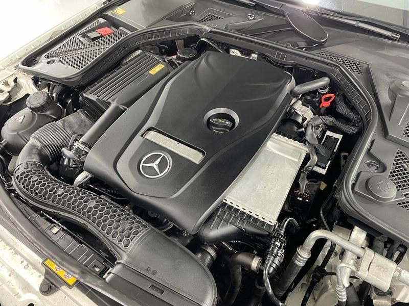 Weiß Gebraucht 2015 Mercedes C180 AMG line Limousine | 13.500 € (Etwas zu teuer) - Bild 1/4
