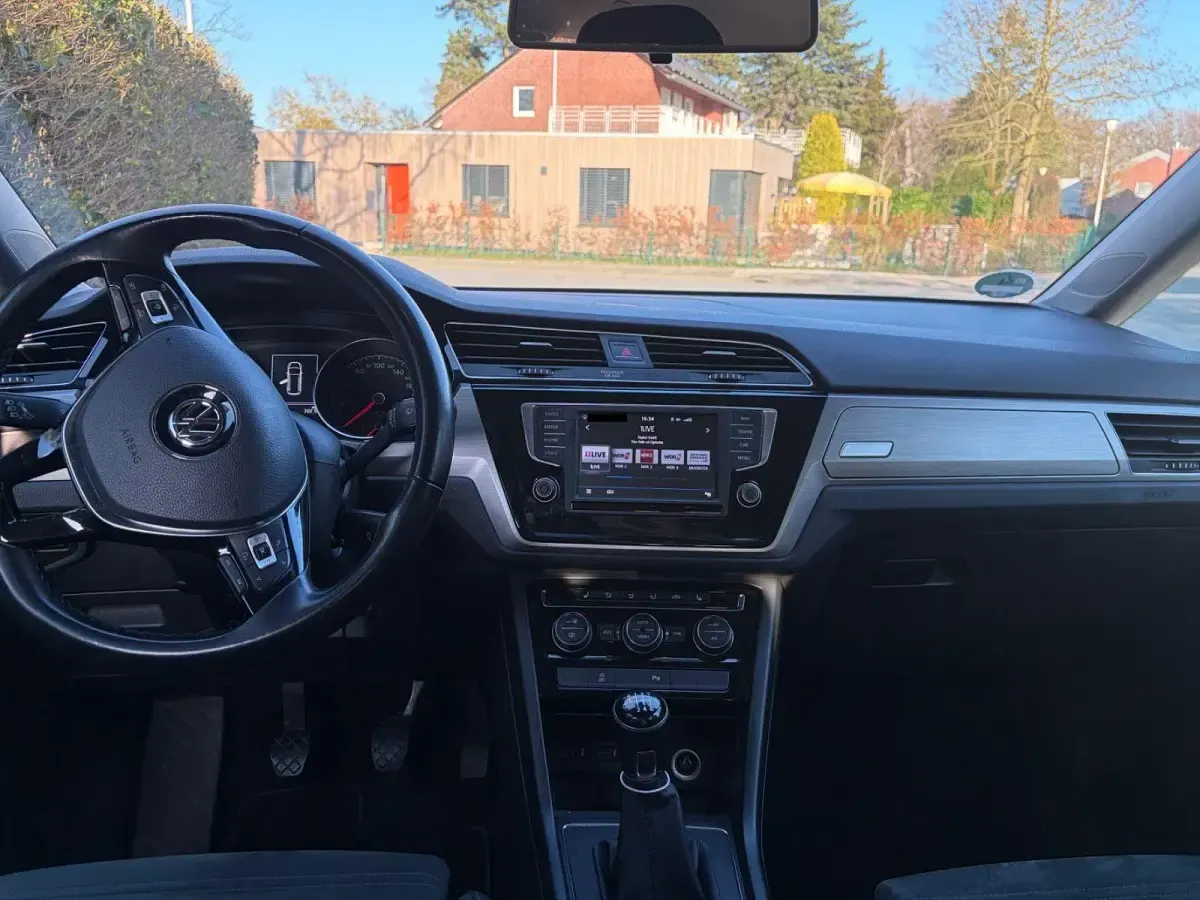 Gebraucht VW Touran Comfortline 116 PS (85 kW) 2016 Schwarz Van / Kleinbus