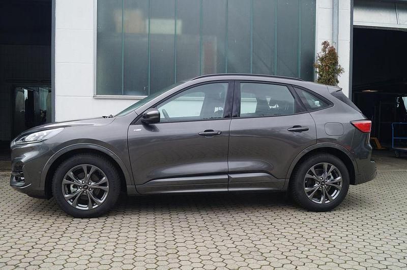 Gebraucht Ford Kuga ST-Line 151 PS (111 kW) 2023 Grau SUV
