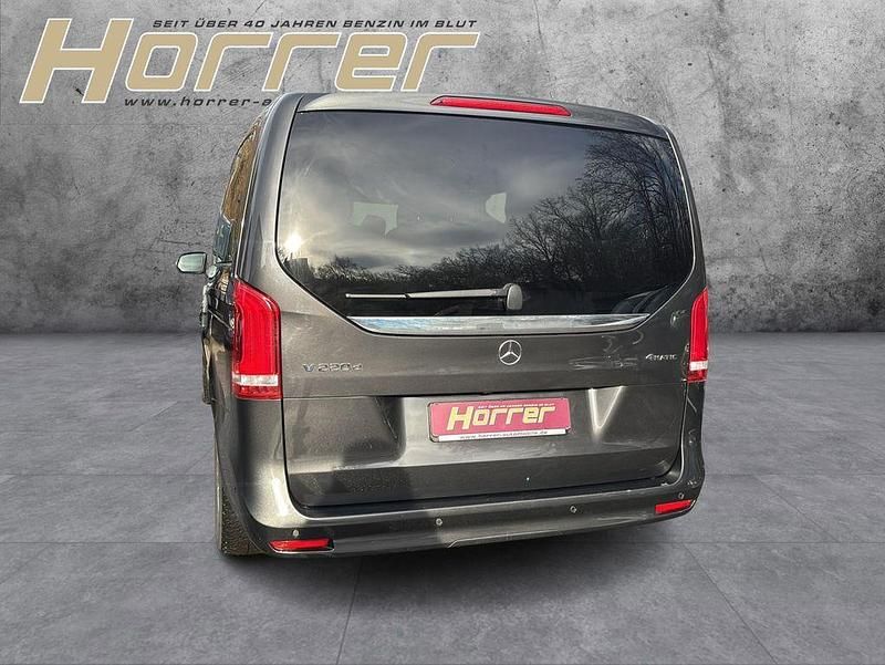 Gebraucht Mercedes V220 Avantgarde 163 PS (119 kW) 2024 Grau Van / Kleinbus
