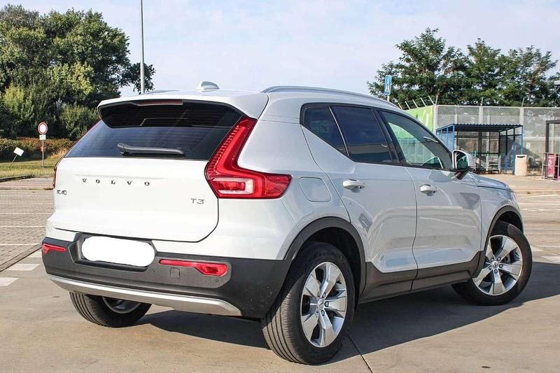 Gebraucht Volvo XC40 Momentum 163 PS (119 kW) 2020 Silber SUV