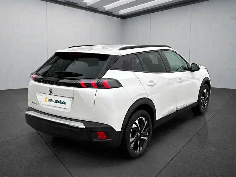 Gebraucht Peugeot e-2008 Allure 100 kW (136 PS) 2021 Weiß SUV