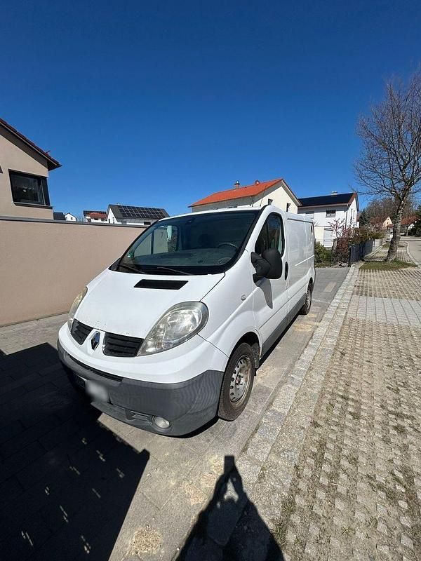 Second-hand Renault Trafic 90 CP (66 kW) 2010 Alb Monovolum