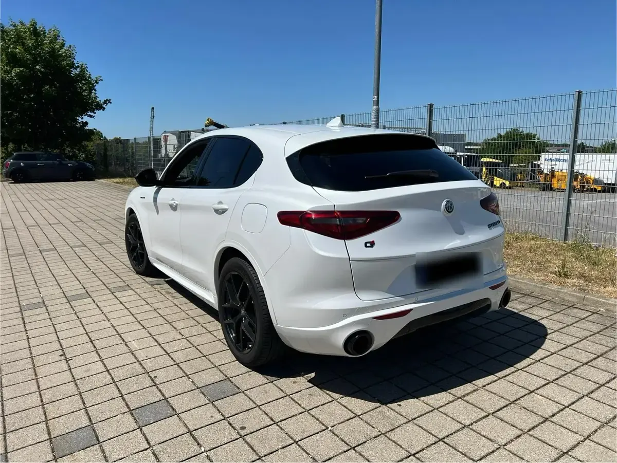 Gebraucht Alfa Romeo Stelvio Veloce 209 PS (153 kW) 2020 Weiß SUV