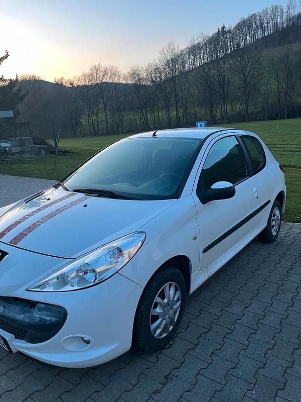 Gebraucht Peugeot 206 60 PS (44 kW) 2009 Kleinwagen