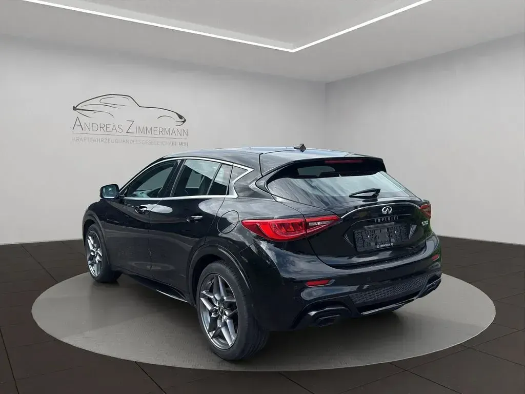 Gebraucht Infiniti Q30 Sport Tech 109 PS (80 kW) 2018 Schwarz Limousine