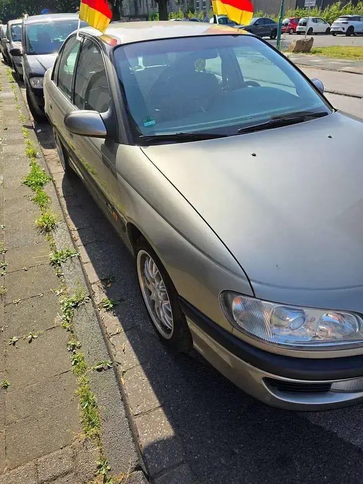 Gebraucht Opel Omega 136 PS (100 kW) 1998 Gold Limousine
