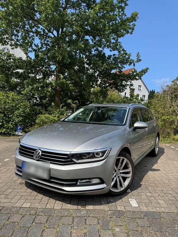 Silber Gebraucht 2015 VW Passat Kombi | 16.490 € (Guter Preis) - Bild 1/4