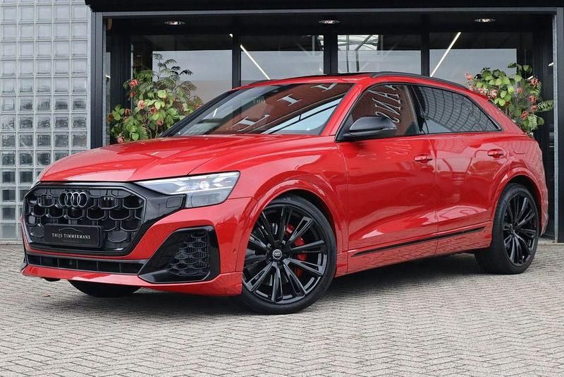 Rot Gebraucht 2024 Audi Q8 Competition SUV | 98.500 € - Bild 1/4