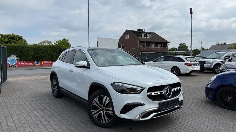 Digitalweiss metalliclack Gebraucht 2024 Mercedes GLA250 SUV | 41.500 € (Guter Preis) - Bild 1/4