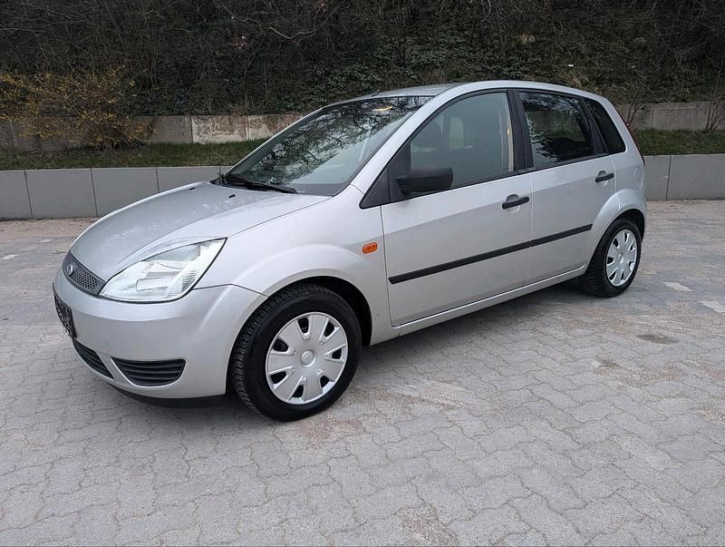 Gebraucht Ford Fiesta 60 PS (44 kW) 2005 Silber Kleinwagen