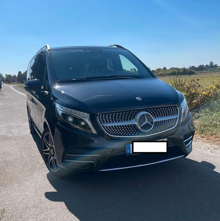 Schwarz Gebraucht 2019 Mercedes V300 Avantgarde Edition Van / Kleinbus | 45.990 € (Fairer Preis) - Bild 1/4