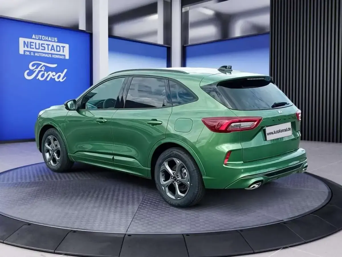 Neu Ford Kuga ST-Line 186 PS (136 kW) 2025 Bursting green SUV
