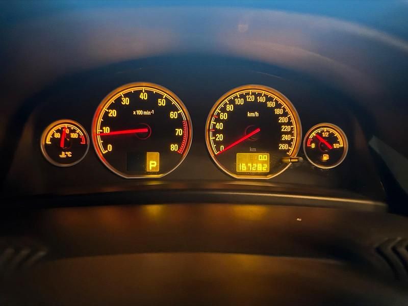 Grau Gebraucht 2004 Opel Vectra Limousine | 2.300 € - Bild 1/4