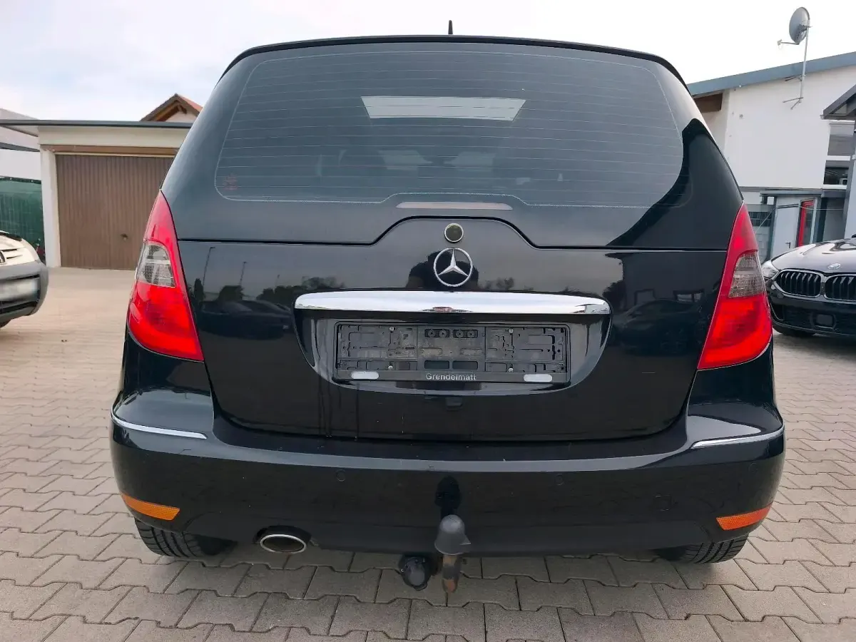 Gebraucht Mercedes A180 109 PS (80 kW) 2009 Schwarz Limousine