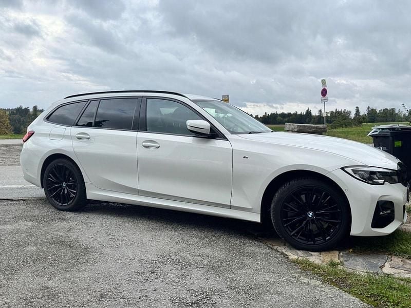 Gebraucht BMW 320e M Sport 204 PS (150 kW) 2021 Weiß Kombi