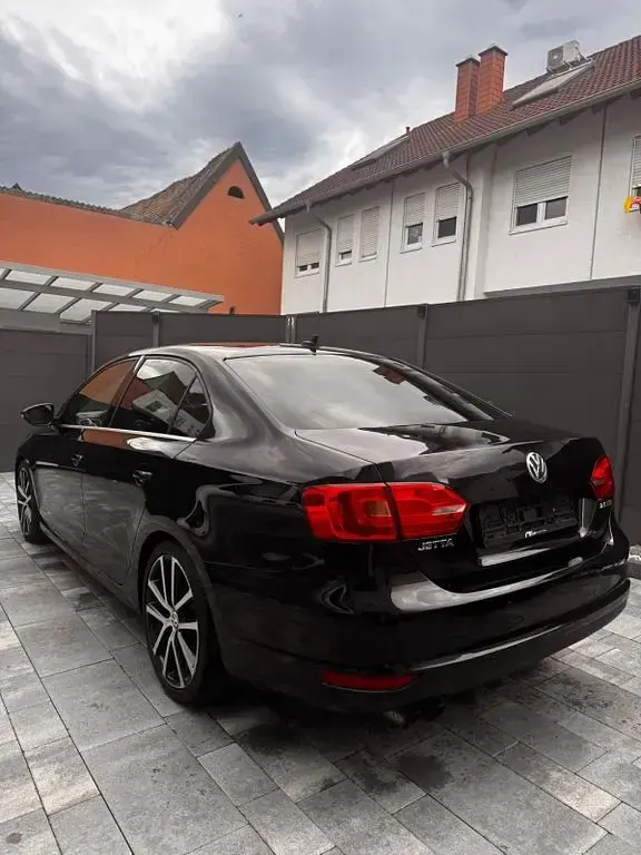 Gebraucht VW Jetta Highline 200 PS (147 kW) 2012 Schwarz Limousine