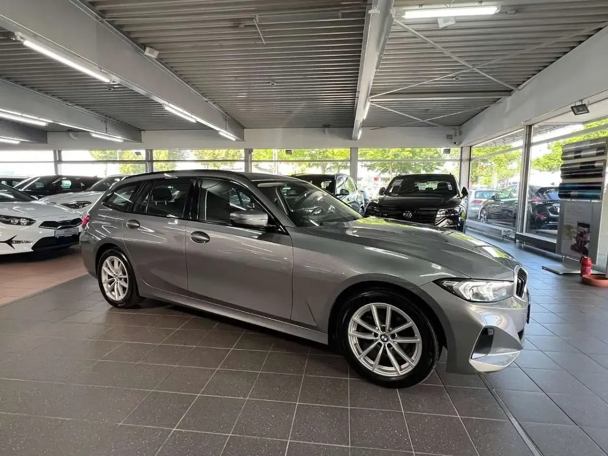 Gebraucht BMW 318 Sport Line 150 PS (110 kW) 2022 Skyscraper grau Kombi