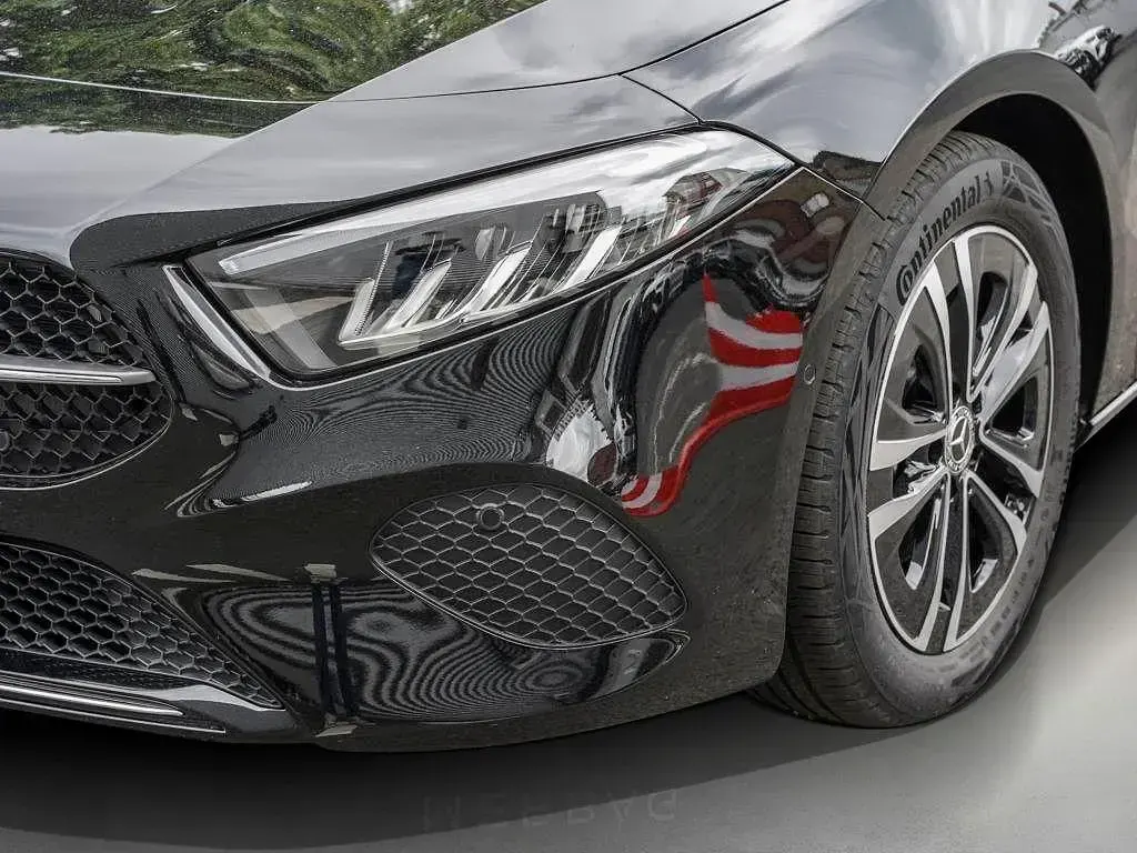 Gebraucht Mercedes A180 Advanced 136 PS (100 kW) 2024 Kosmosschwarz Limousine