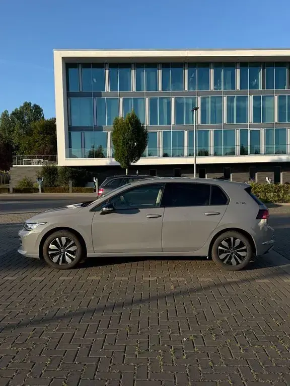 Gebraucht VW Golf VIII Edition 150 PS (110 kW) 2024 Grau Limousine