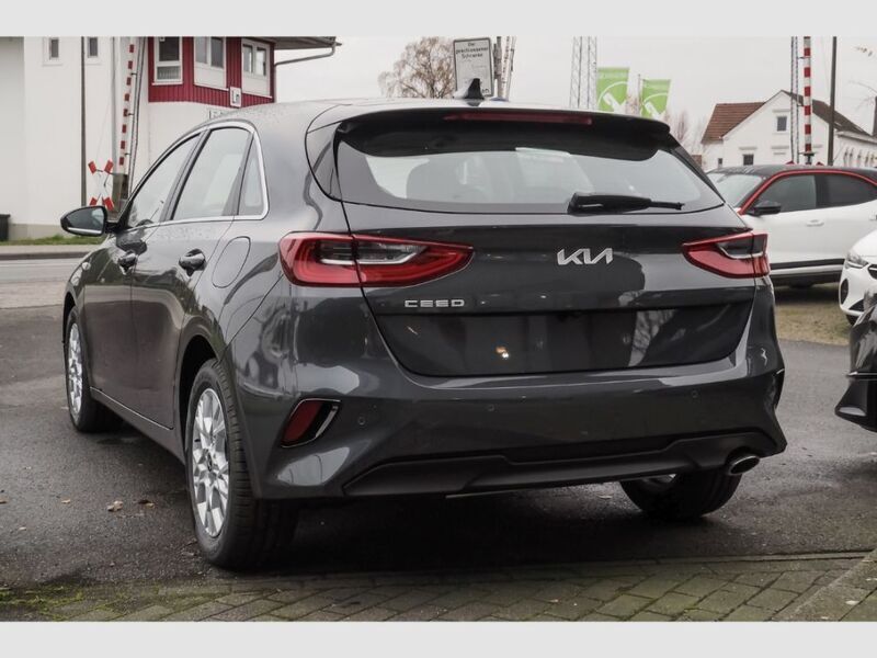Gebraucht Kia Ceed Vision 140 PS (102 kW) 2024 Schwarz Kleinwagen