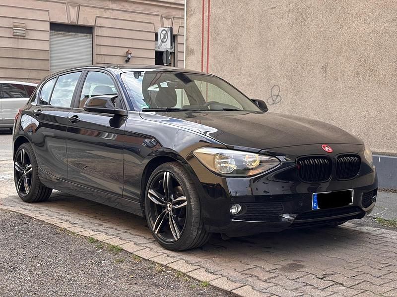 Schwarz Gebraucht 2014 BMW 114 Sport Line Kleinwagen | 4.799 € (Fairer Preis) - Bild 1/4